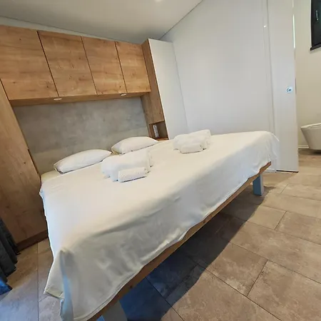 Sea View Anika By Vellaris, Luxury Mobile Casa de Férias Mali Lošinj